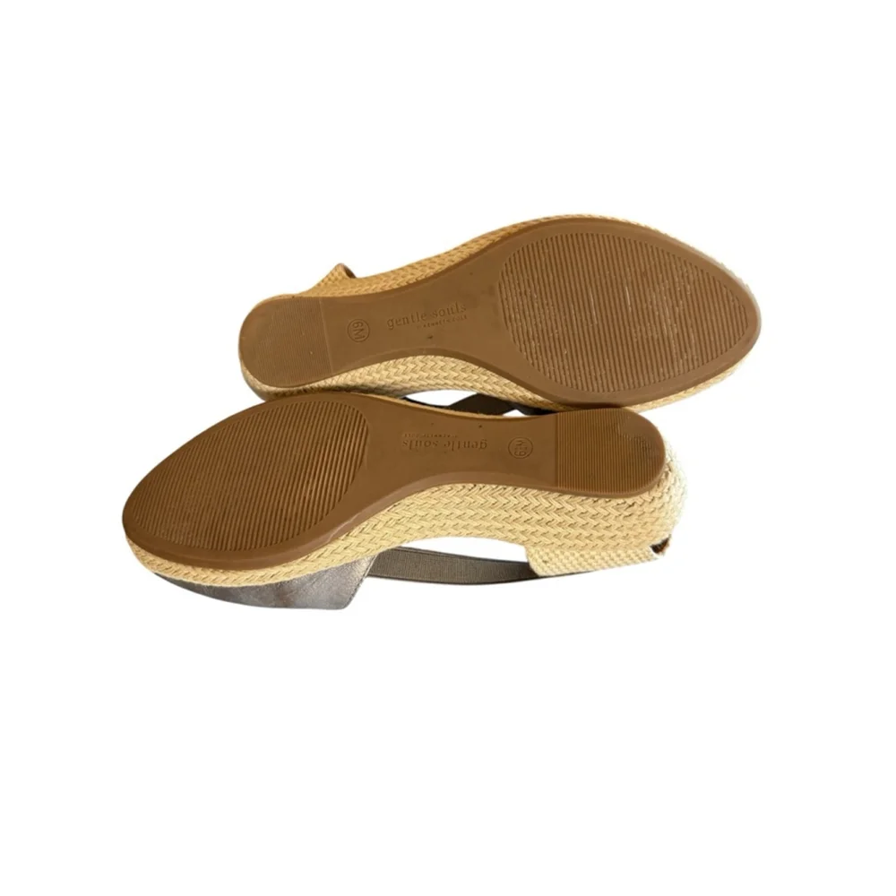 Women's Gentle Souls Wedge Sandals Size 9 Silver Beige T-Strap
